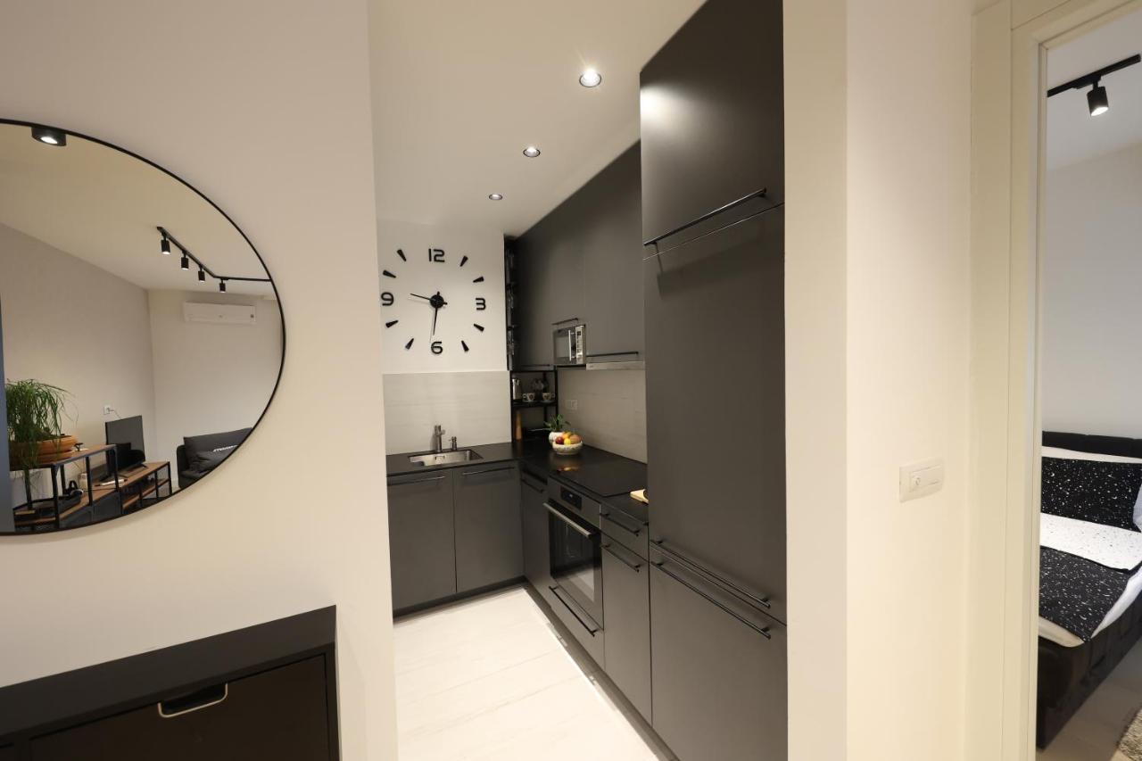 Modern Apartment In The Heart Of Belgrad Exterior foto